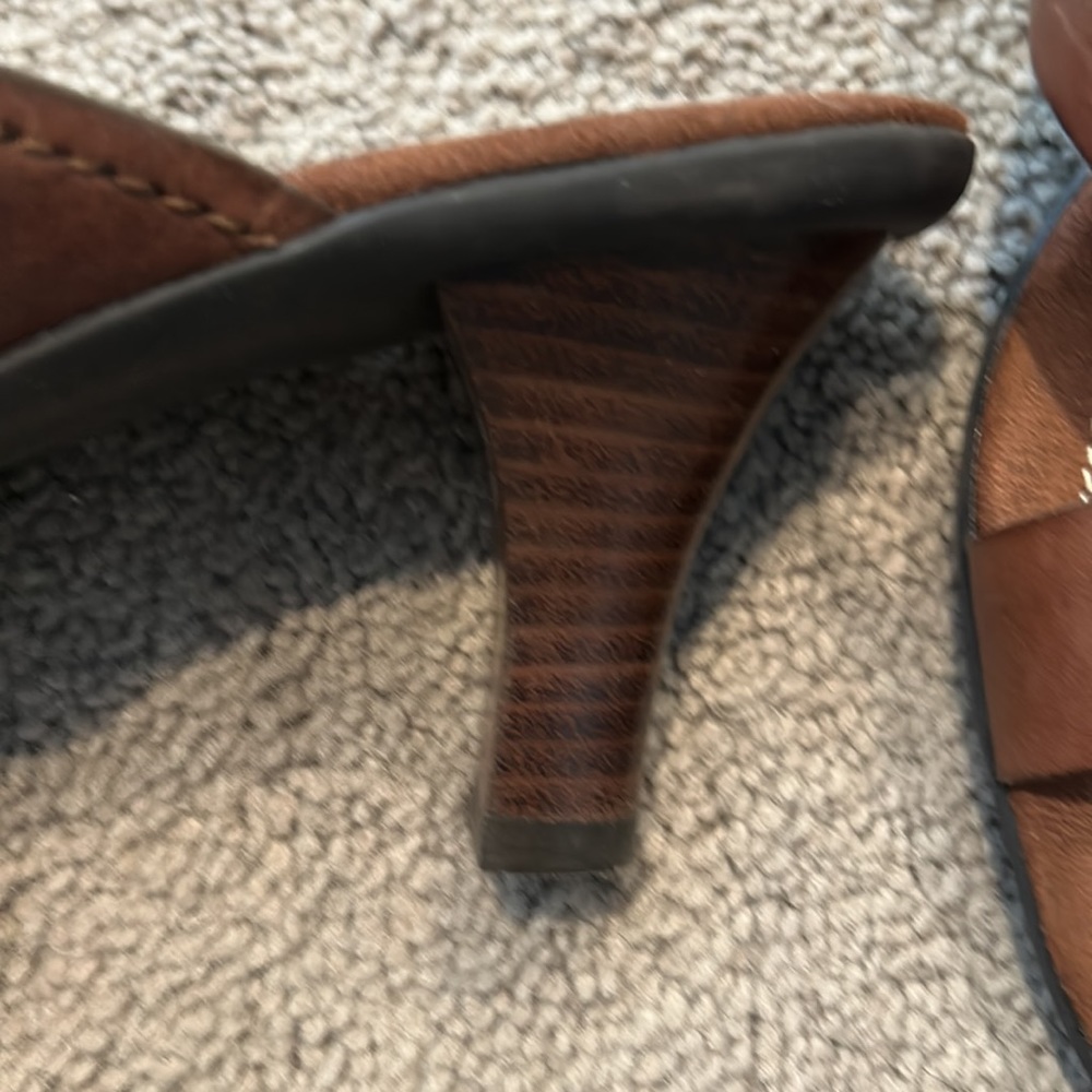 Sandal - Picture 3 of 4